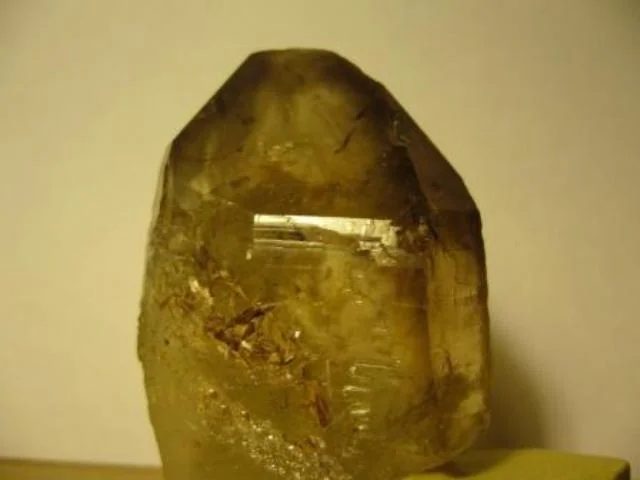 Fotografie minerálu Křemen (var. citrín) z lokality Rousměrov, Czech Republic