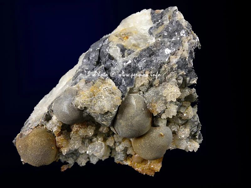 Fotografie minerálu Pyromorfit (var. miesit) z lokality Stříbro, Czech Republic