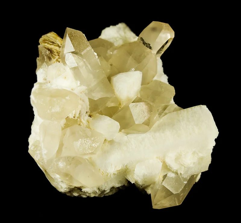 Fotografie minerálů Albit, Křemen, Topaz z lokality Gaoligong Mt., Yunnan Province, China