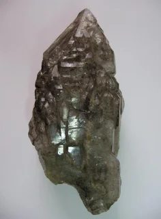 Fotografie minerálu Křemen (var. záhněda) z lokality Golčův Jeníkov, Czech Republic