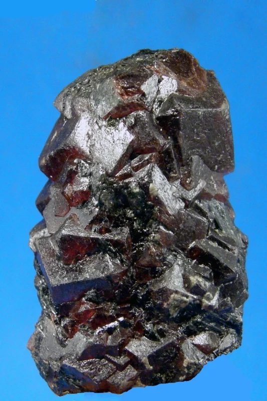 Fotografie minerálu Almandin z lokality Granatenkogel, Austria