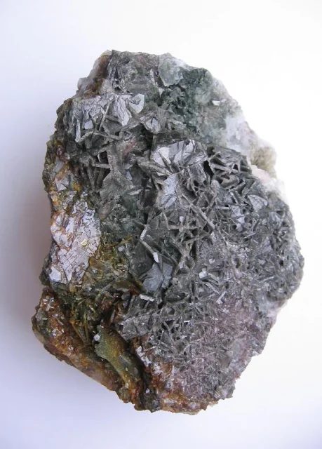 Fotografie minerálu Axinit-(Fe) z lokality Libodřice, Czech Republic