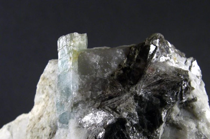 Fotografie minerálu Beryl z lokality Passo del Mureto, Italy