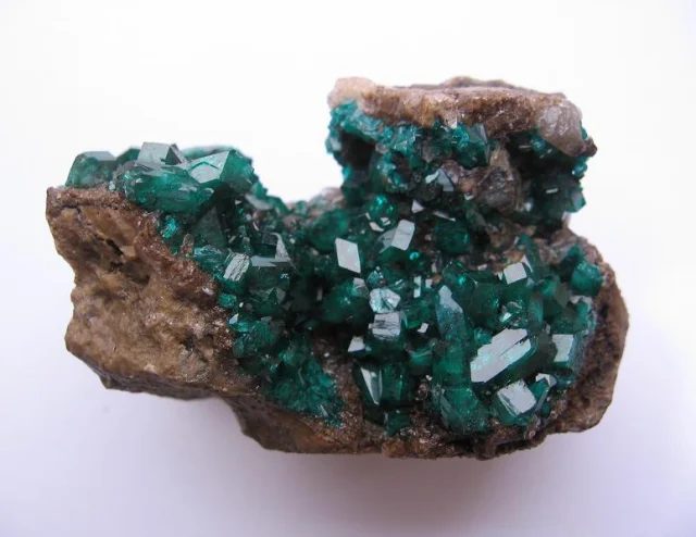 Fotografie minerálu Dioptas z lokality Altyn-Tyube, Kazakhstan