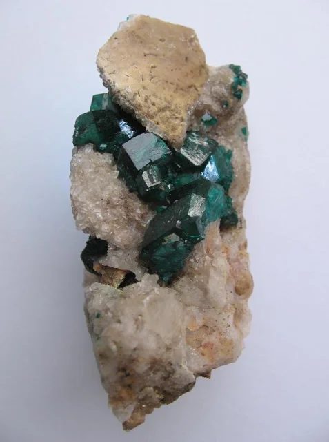 Fotografie minerálu Dioptas z lokality Altyn-Tyube, Kazakhstan