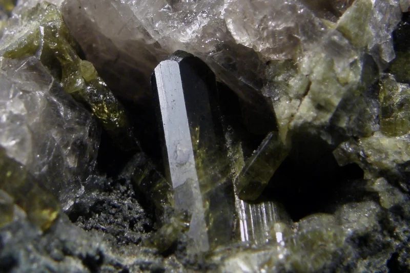 Fotografie minerálu Epidot z lokality Passo del Mureto, Italy