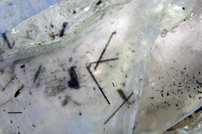 Fotografie minerálu Epidot z lokality Wedretta di Sissone, Italy