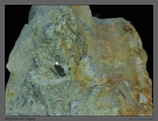 Fotografie minerálu Arzenopyrit z lokality Vejprty, Czech Republic
