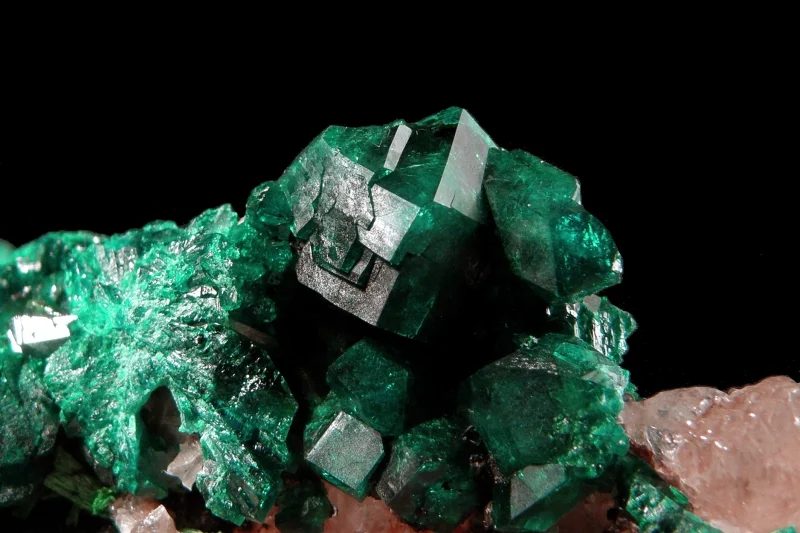 Fotografie minerálu Dioptas z lokality Altyn-Tyube, Kazakhstan