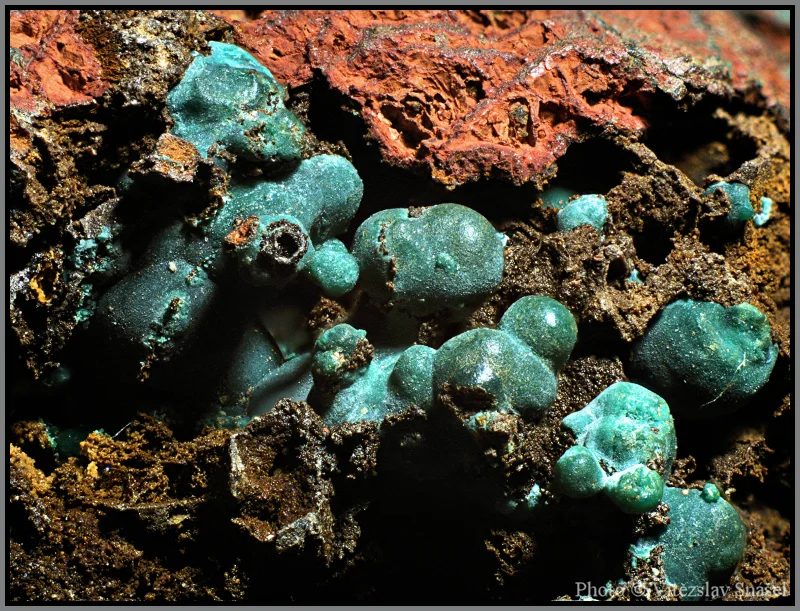 Fotografie minerálu Malachit z lokality Aouli, Morocco