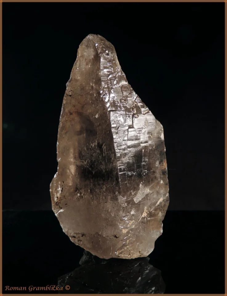 Fotografie minerálu Křemen (var. záhněda) z lokality Klenovec, Slovenské rudohorie, Slovakia