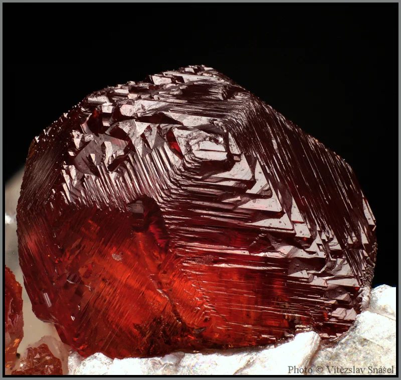 Fotografie minerálu Spessartin z lokality Malkhan, Russia
