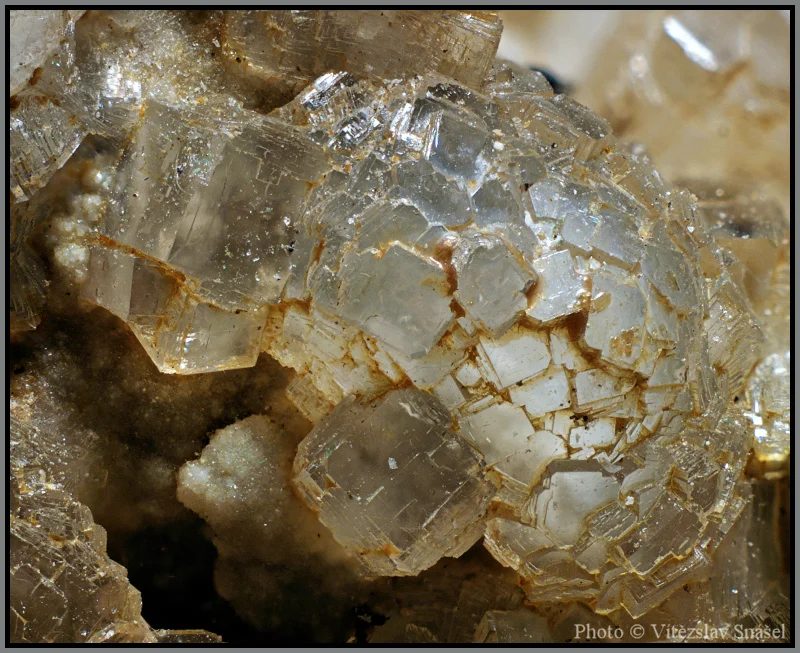 Fotografie minerálu Thomsonit-(Ca) z lokality Folknáře, Czech Republic