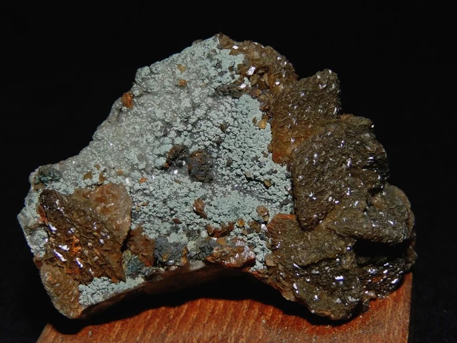 Fotografie minerálů Chlorit, Siderit z lokality Kutná Hora, Czech Republic