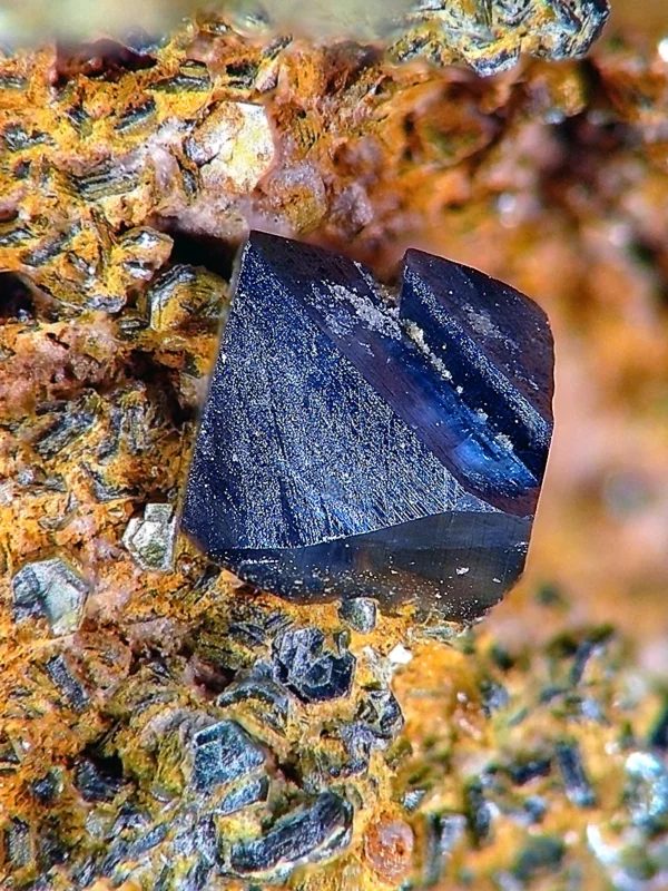 Fotografie minerálu Anatas z lokality Krupka, Czech Republic