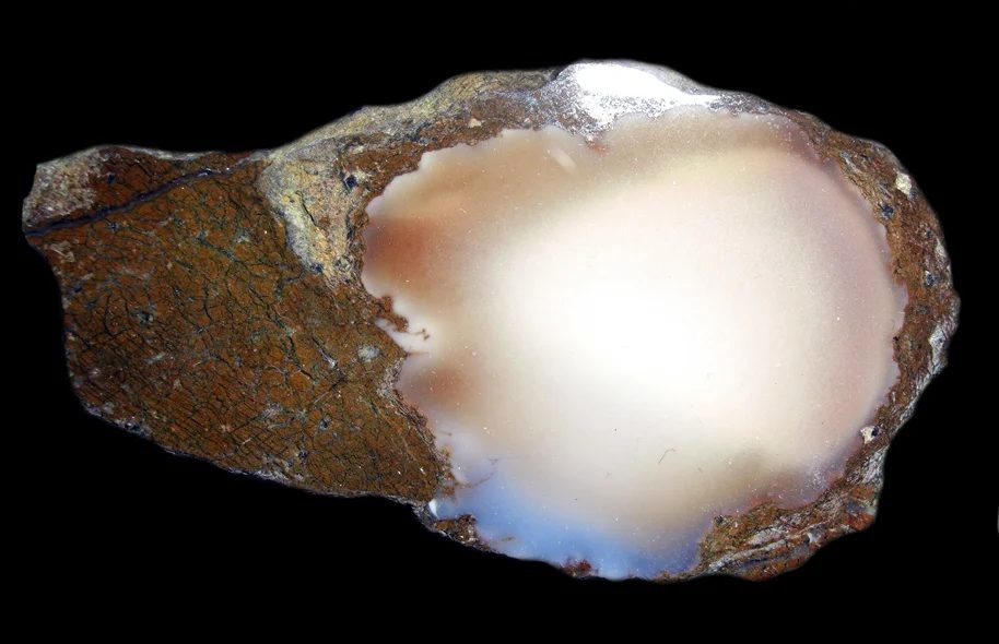 Fotografie minerálu Křemen (var. chalcedon) z lokality Ahníkov, Czech Republic