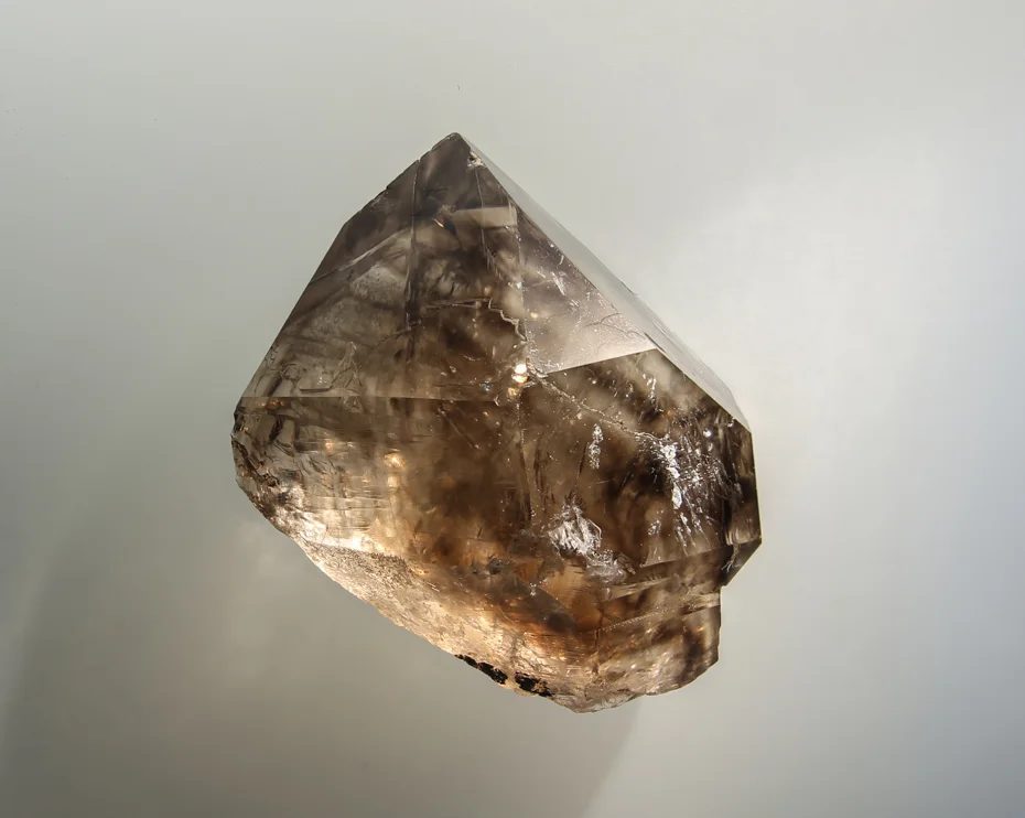 Fotografie minerálu Křemen (var. záhněda) z lokality Dolní Bory, Czech Republic