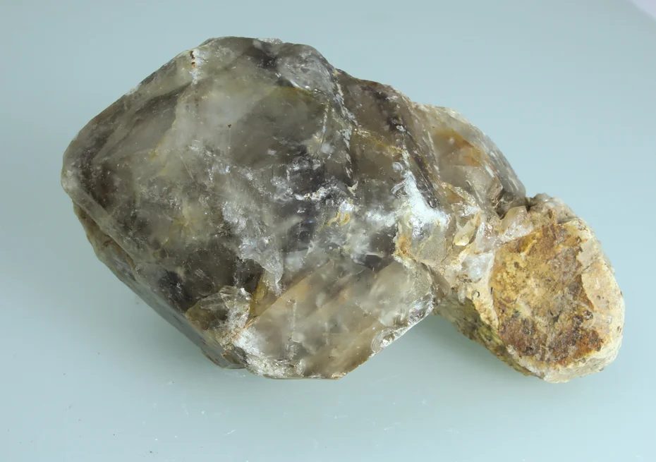 Fotografie minerálu Křemen (var. záhněda) z lokality Těškov, Czech Republic