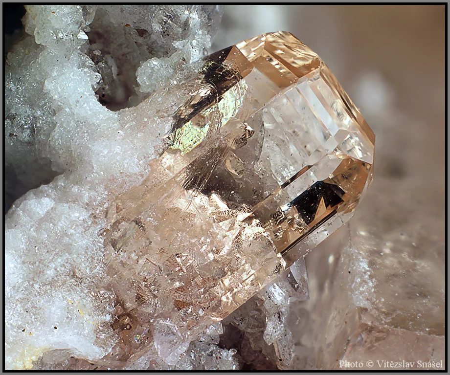 Fotografie minerálu Topaz z lokality Thomas Range, Juab Co., Utah, United States of America