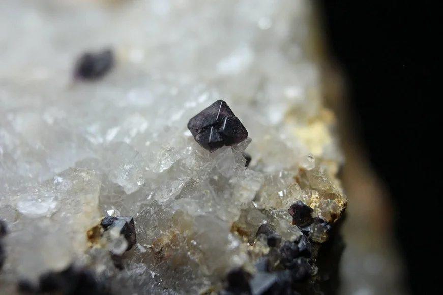 Fotografie minerálu Fluorit z lokality Cínovec, Czech Republic