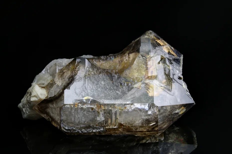 Fotografie minerálu Křemen (var. záhněda) z lokality Dolní Bory, Czech Republic