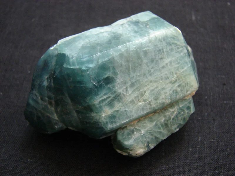 Fotografie minerálu Fluorapatit z lokality Slyudyanka, Russia