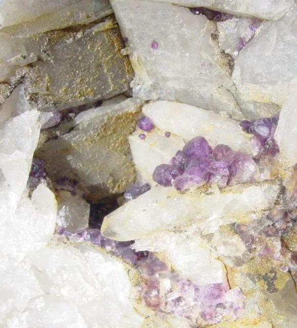Fotografie minerálu Fluorit z lokality Modot, Mongolia