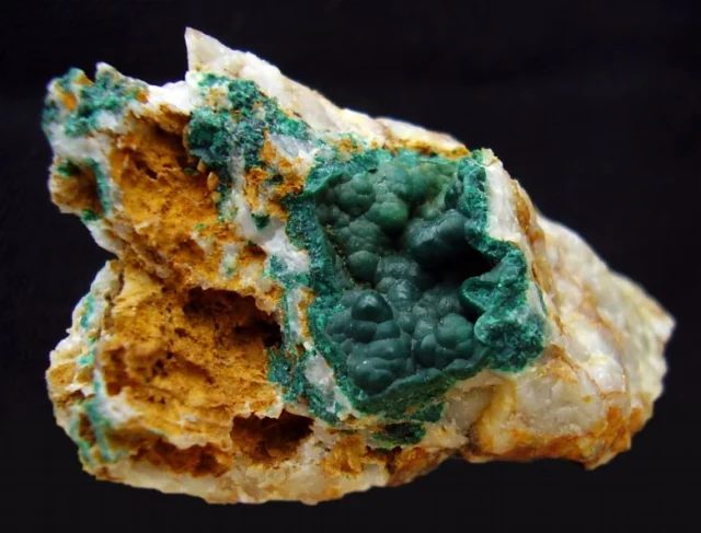 Fotografie minerálu Pseudomalachit z lokality Lubietová, Slovakia