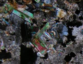 Fotografie minerálu Synchysit-(Ce) z lokality Lugiin Gol, Mongolia