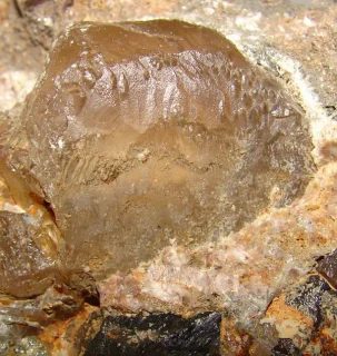 Fotografie minerálu Topaz z lokality Volyň, Ukraine