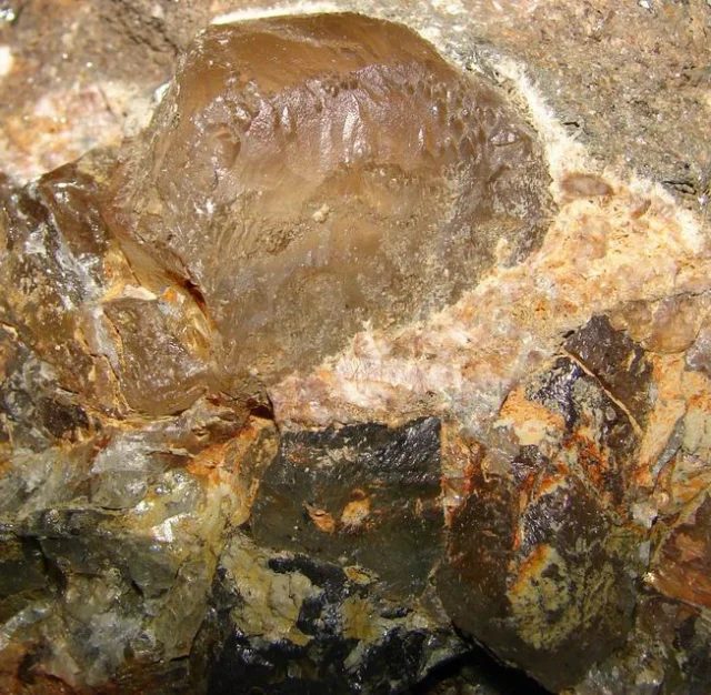 Fotografie minerálu Topaz z lokality Volyň, Ukraine