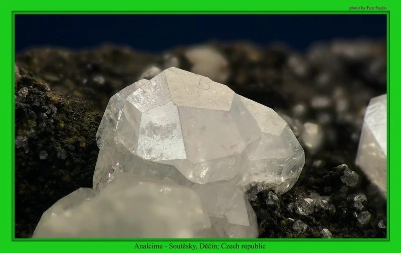Fotografie minerálu Analcim z lokality Soutěsky, Czech Republic