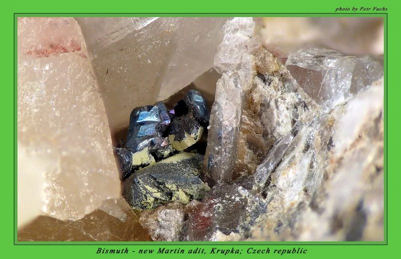 Fotografie minerálu Bizmut z lokality Krupka, Czech Republic