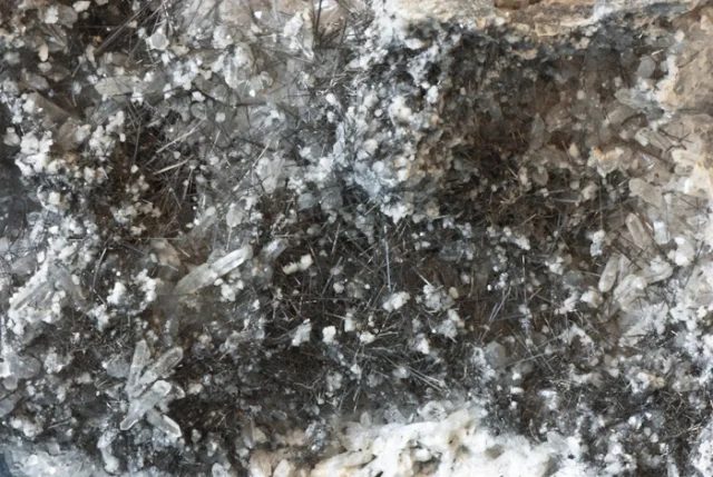 Fotografie minerálu Boulangerit z lokality Příbram, Czech Republic