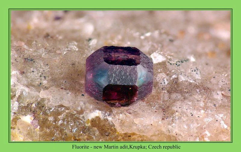 Fotografie minerálu Fluorit z lokality Krupka, Czech Republic