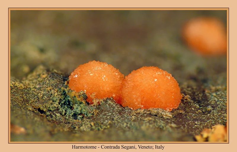 Fotografie minerálu Harmotom z lokality Veneto, Italy