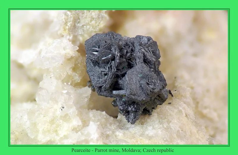 Fotografie minerálu Pearceit z lokality Moldava, Czech Republic