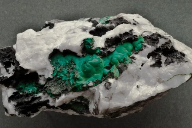 Fotografie minerálu Pseudomalachit z lokality Lubietová, Slovakia