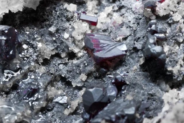 Fotografie minerálu Pyrargyrit z lokality Příbram, Czech Republic