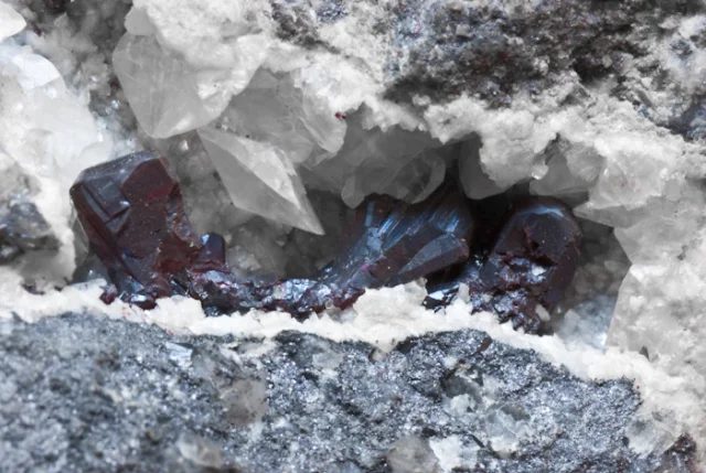 Fotografie minerálu Pyrargyrit z lokality Příbram, Czech Republic