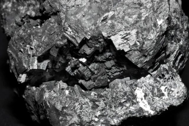 Fotografie minerálu Pyroluzit z lokality Horní Blatná, Czech Republic
