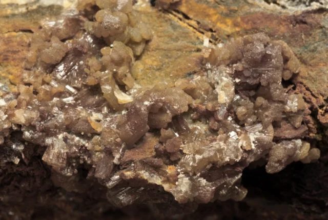 Fotografie minerálu Pyromorfit z lokality Oloví, Czech Republic