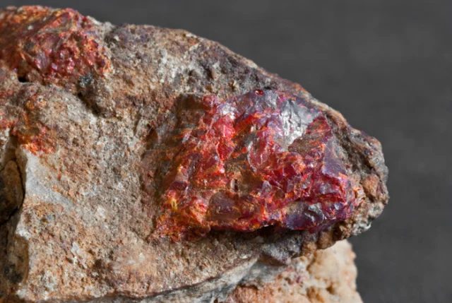 Fotografie minerálu Realgar z lokality Jáchymov, Czech Republic