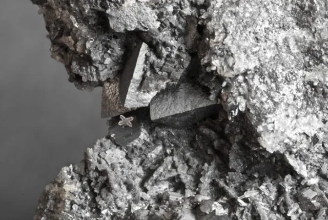 Fotografie minerálu Tetraedrit z lokality Příbram, Czech Republic