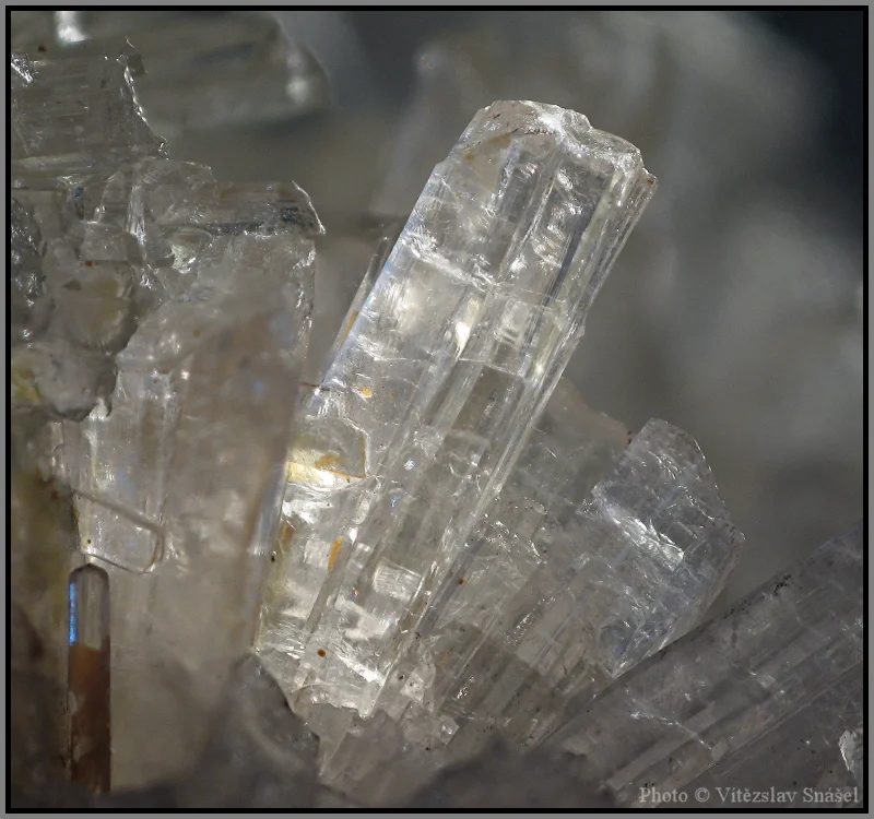 Fotografie minerálu Natrolit z lokality Soutěsky, Czech Republic
