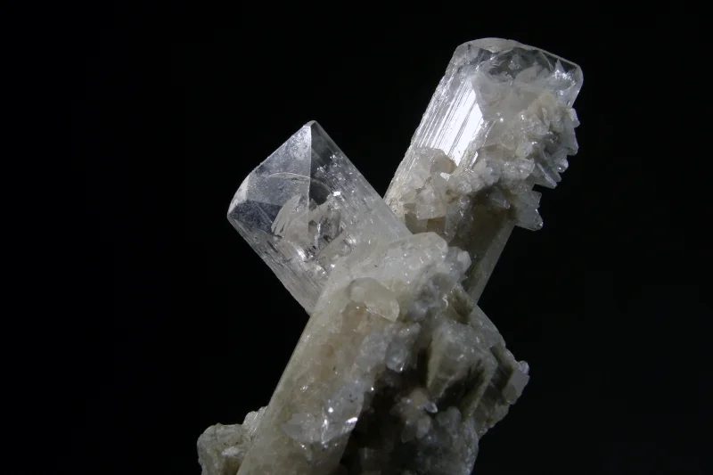 Fotografie minerálu Danburit z lokality Charcas, Mexico