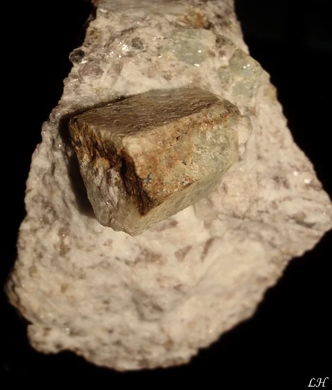 Fotografie minerálu Beryl z lokality Střelecký Důl, Czech Republic
