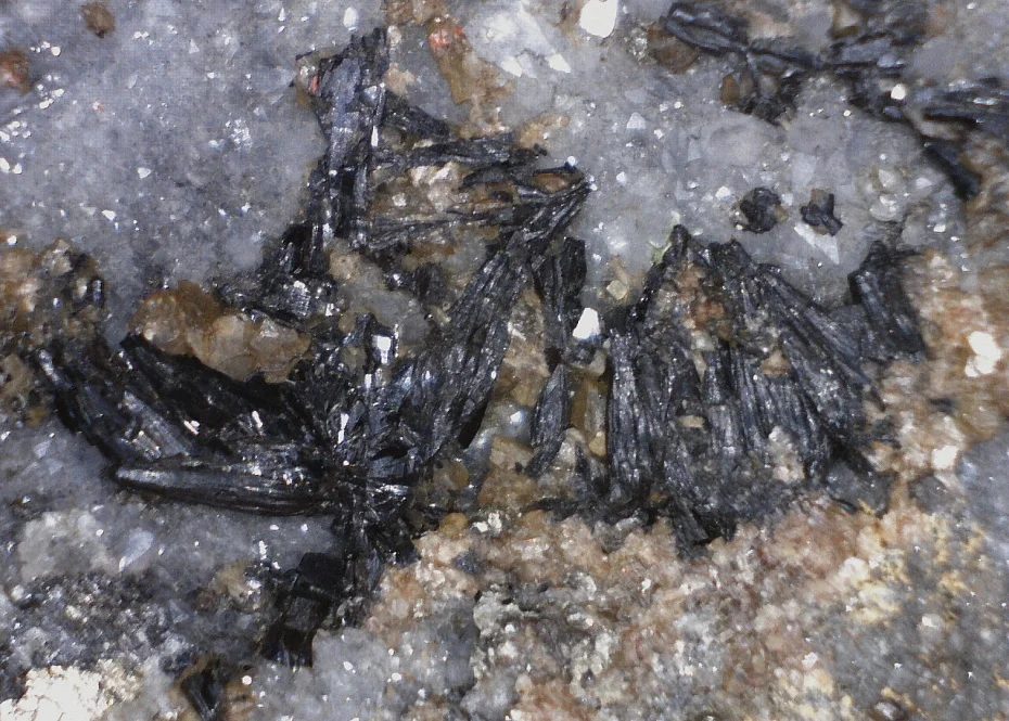 Fotografie minerálu Cronstedtit z lokality Kutná Hora, Czech Republic