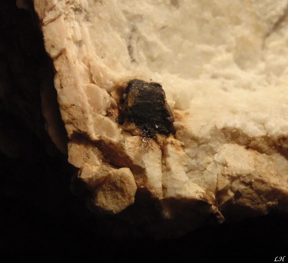 Fotografie minerálu Columbit z lokality Maršíkov, Střelecký důl, Czech Republic