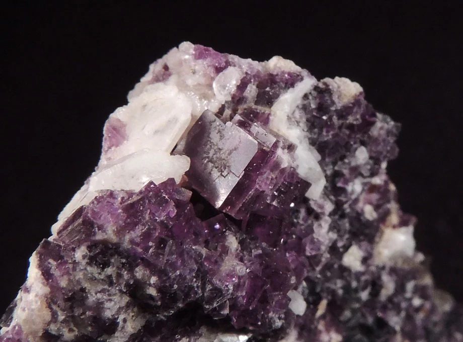 Fotografie minerálu Fluorit z lokality Kovářská, Czech Republic